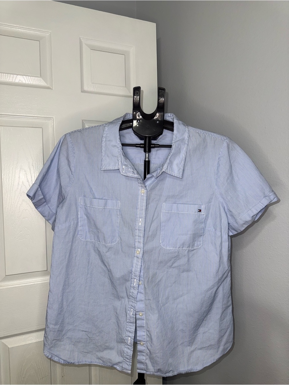 Tommy Hilfiger Womens XL Blue White Pinstripe Short Sleeve Button Up Shirt